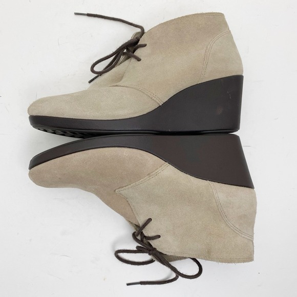 Crocs Leigh Tan Beige Suede Wedge Ankle Boots Bootie Womens 7.5 Lace Up - Picture 4 of 7